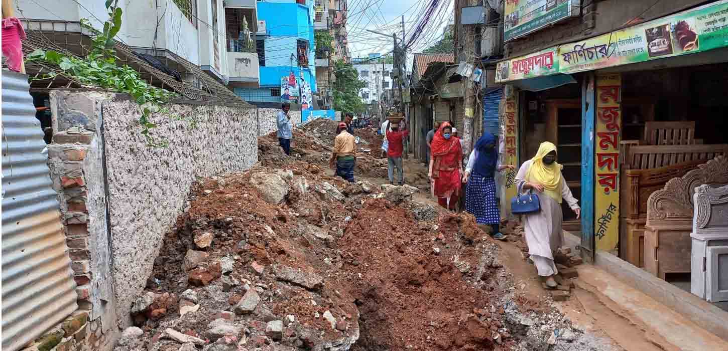 রাস্তার খোঁড়াখুঁড়িতে দুর্ভোগ, নাজেহাল রাজধানীবাসী