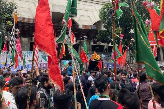 আইনশৃঙ্খলা বাহিনীর কড়া নিরাপত্তায় রাজধানীতে তাজিয়া মিছিল