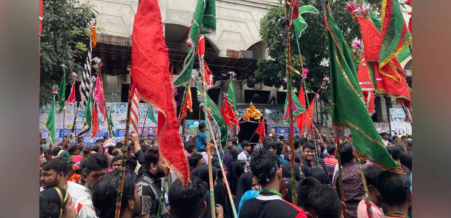 আইনশৃঙ্খলা বাহিনীর কড়া নিরাপত্তায় রাজধানীতে তাজিয়া মিছিল