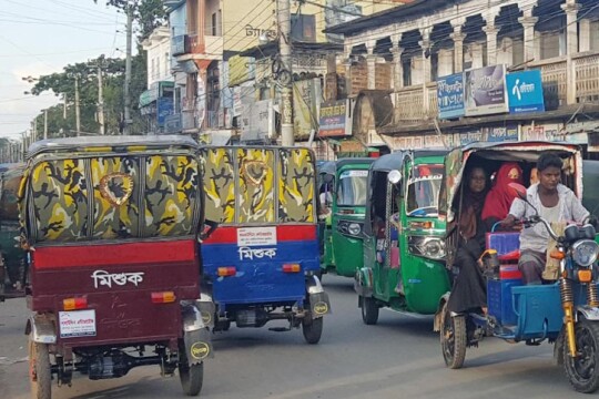 সারাদেশ থেকে অবৈধ তিন চাকার গাড়ি অপসারণের নির্দেশ