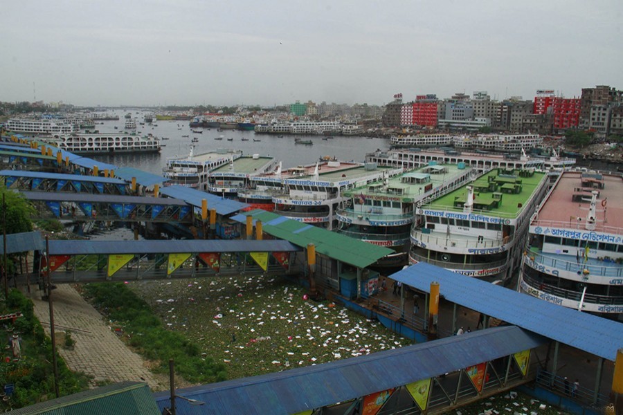 লঞ্চে উঠে নামতে ভুলে গিয়ে ভোলায় গেল ৪ শিশু