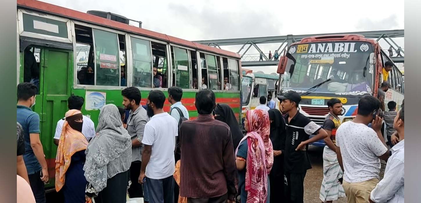 রাজধানীতে যানবাহন সঙ্কট, যাত্রীদের দুর্ভোগ চরমে