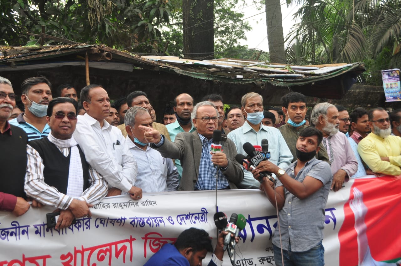 খালেদা জিয়াকে চিকিৎসাহীনতার ক্রসফায়ারে হত্যার চেষ্টা হচ্ছে: রিজভী