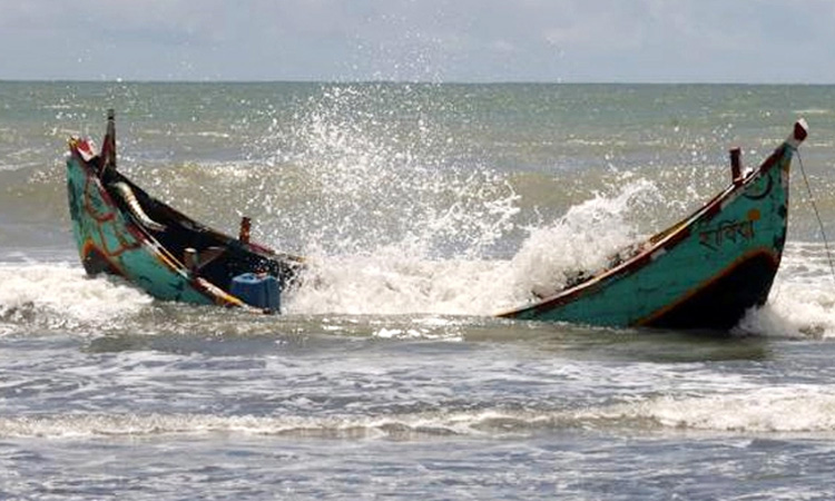 ট্রলারডুবি: এ পর্যন্ত ২২ লাশ উদ্ধার, ৭ জনের বিরুদ্ধে মামলা