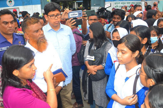 জজের মেয়ের শ্রেণিকক্ষ ঝাড়ু দিতে অস্বীকার, সহপাঠীদের সাথে বিতণ্ডায় অভিভাবক অপদস্ত