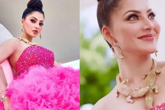 কান উৎসবে গলায় টিকটিকি পরে নজর কেড়েছেন উর্বশী!