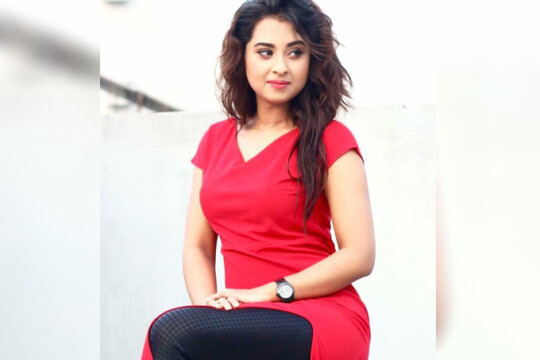 কিছুদিন পর পর আমাকে নিয়ে নিউজে খোঁচান কেনো? শাকিবের উদ্দেশে বুবলী