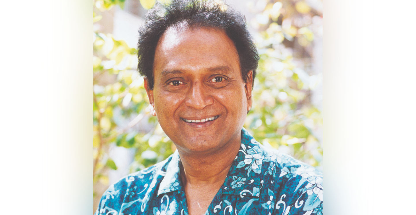 কণ্ঠশিল্পী হিসেবে অভিনয় শুরু করেছিলেন রাইসুল ইসলাম আসাদ