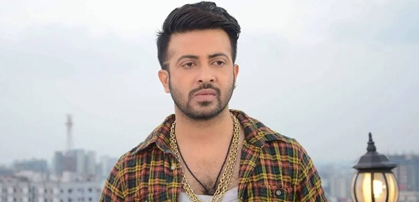 'গলুই' এর টানে দেশে ফিরছেন শাকিব খান