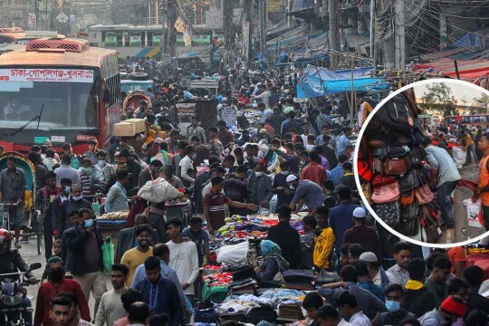 সরেজমিন গুলিস্তান: অতিরিক্ত হকারে বাড়ছে দুর্ঘটনা