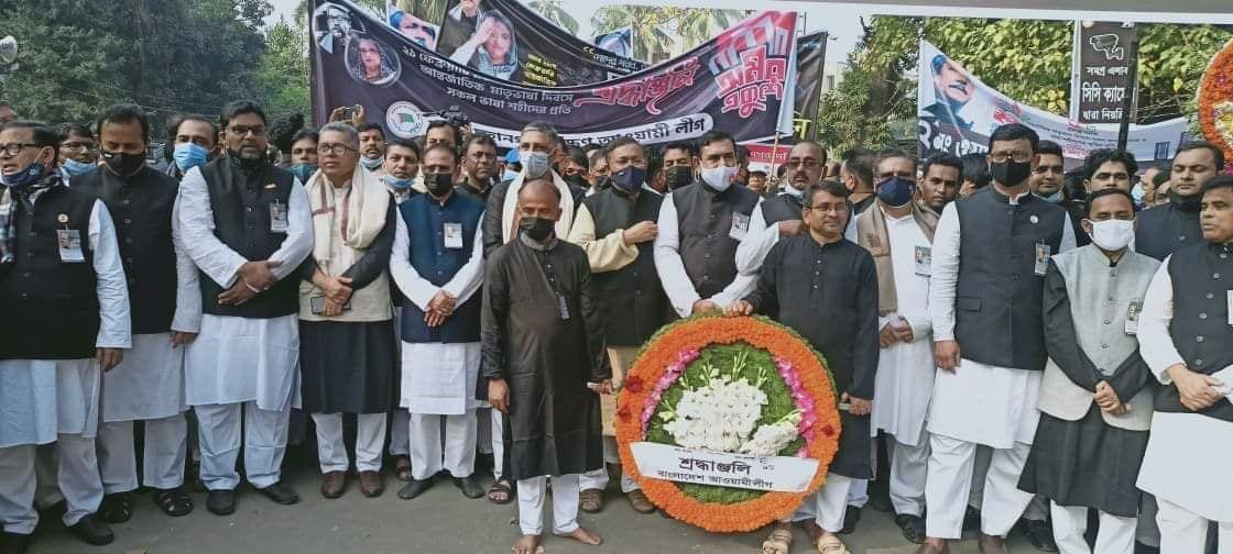 বিএনপিকে আগে শহীদ মিনারে যেতে দিল আওয়ামী লীগ