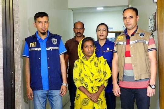 মেয়ের শরীর পুড়িয়ে তাকে দিয়ে ভিক্ষা করাতেন মা!