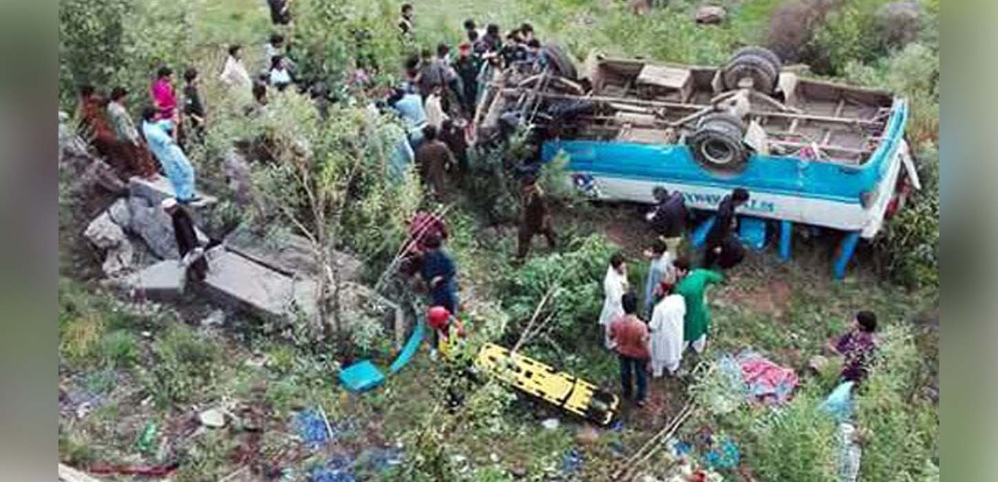 বাস খাদে পড়ে নারী-শিশুসহ নিহত ২৩