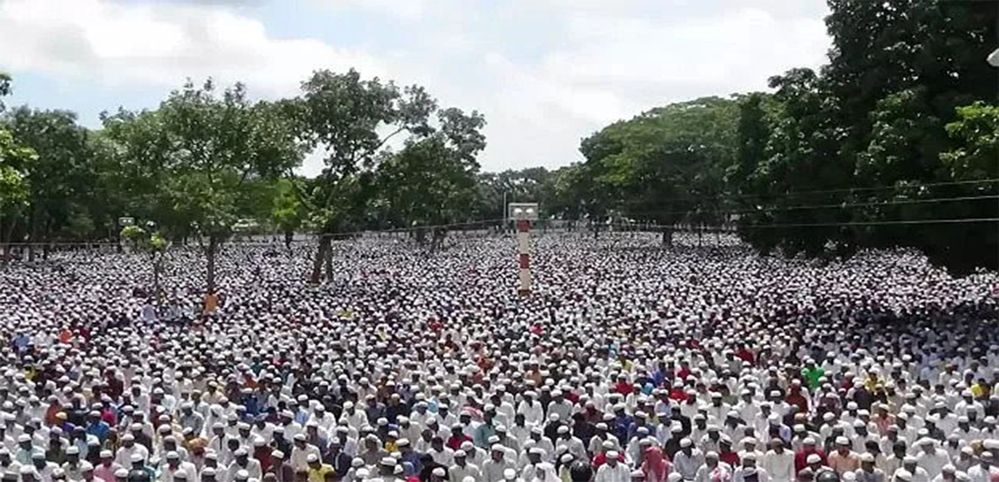 শোলাকিয়ার দেশের সবচেয়ে বড় ঈদের জামাত অনুষ্ঠিত