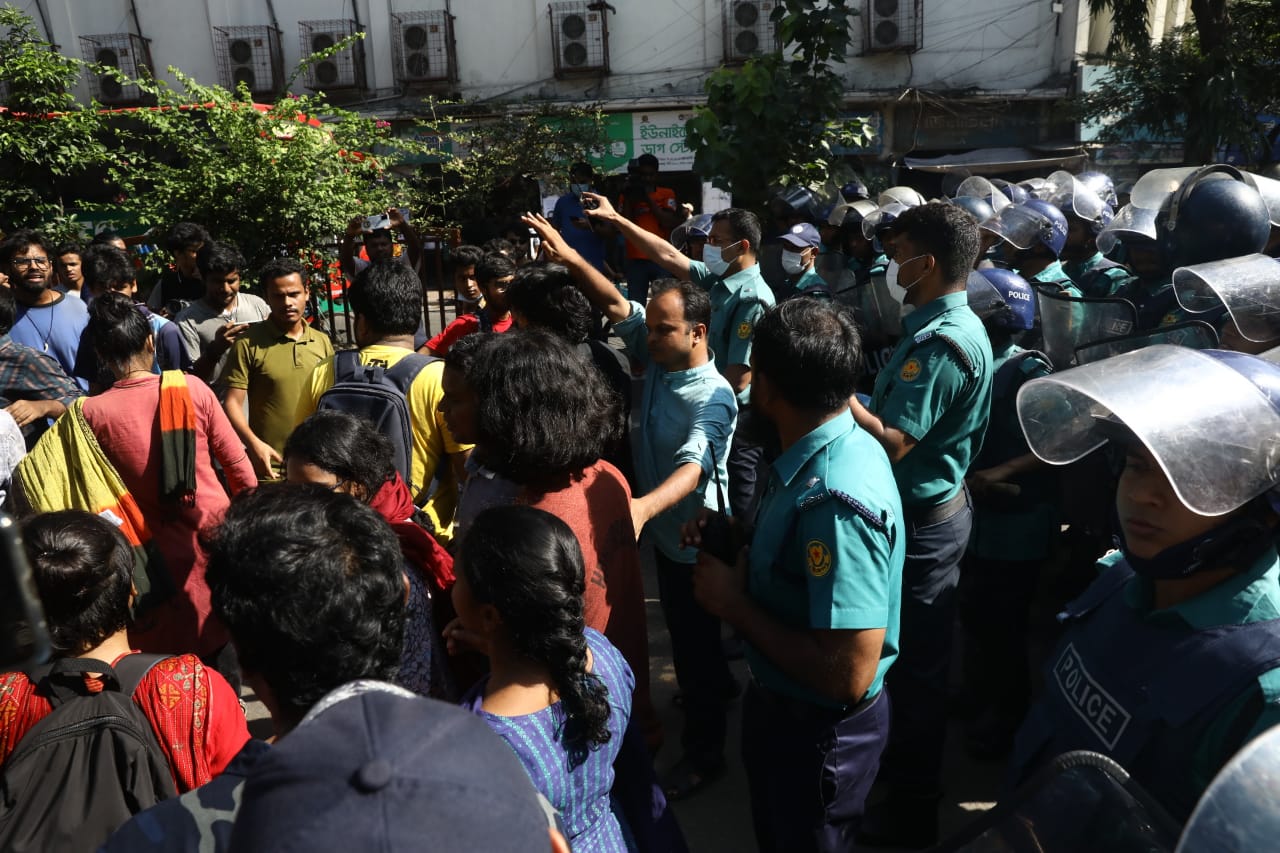 সংঘর্ষ, ধাওয়া-পাল্টা ধাওয়ার মধ্য দিয়ে শেষ হলো বামজোটের হরতাল