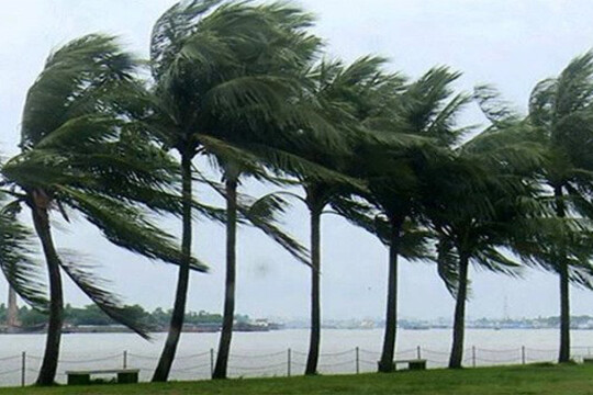 আট অঞ্চলে ঝড়ের আভাস, নদীবন্দরে সতর্কতা সংকেত