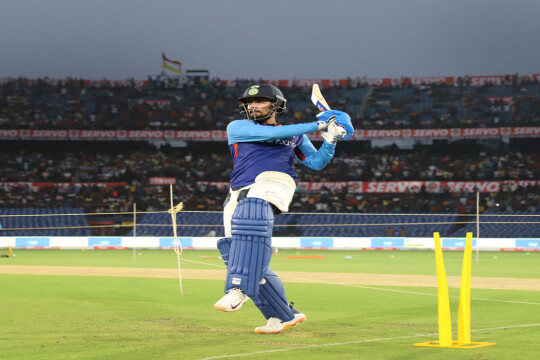 ডে নাইট টেস্ট : শ্রীলংকাকে ২৩৮ রানে হারাল ভারত