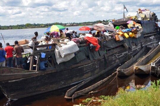 কঙ্গোতে নৌকা ডুবে ১৪৫ জনের মৃত্যুর আশঙ্কা