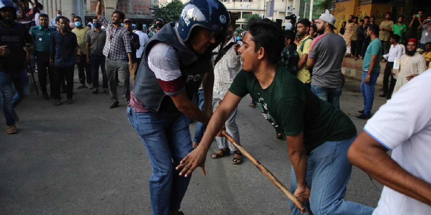 সরকারি চাকরিতে প্রবেশের বয়স বাড়ানোর দাবিতে আন্দোলন, পুলিশের লাঠিচার্জ