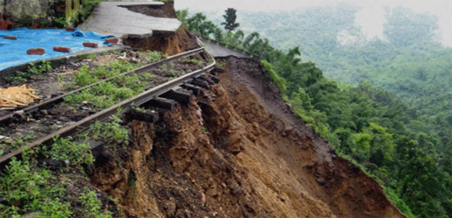 ভারতে ভূমিধসে কমপক্ষে ৮ জনের মৃত্যু