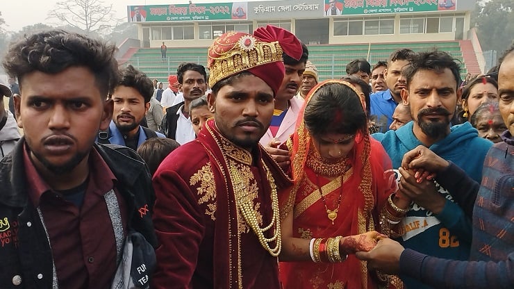 হেলিকপ্টারে করে নববধূকে ঘরে আনলেন হরিজন সম্প্রদায়ের বর