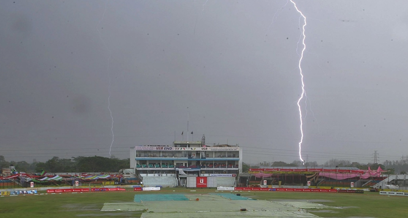 ডিজিটাল বাংলাদেশে বজ্রপাত ঠেকাতে তালগাছ লাগাবে আওয়ামী লীগ