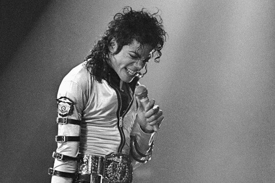 আজও কোটি শ্রোতার হৃদয়ে মাইকেল জ্যাকসন