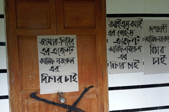 কাবুল নিয়ে মন্তব্য: আসিফ নজরুলের কক্ষে তালা দিলো ছাত্রলীগ