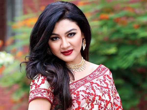 ‘ঝরা পালকে’-জীবনানন্দের জীবন, লাবণ্যের চরিত্রে জয়া