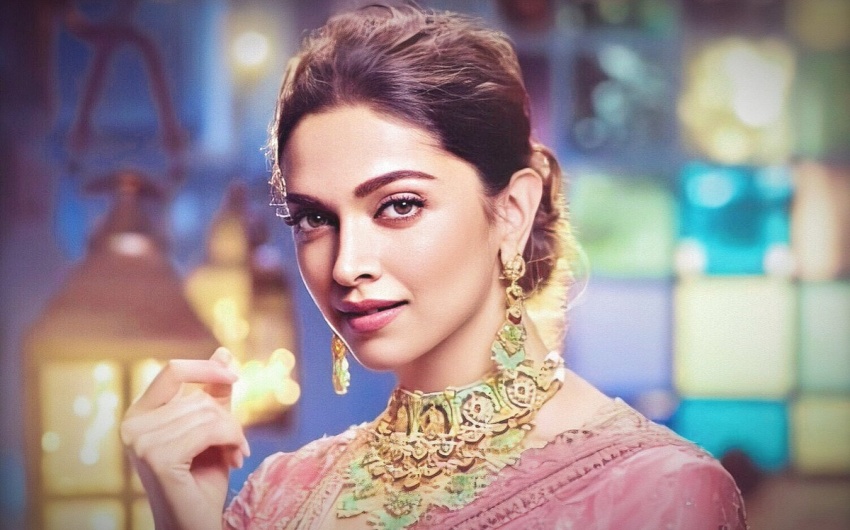 ‘মামি’-র পদ থেকে সরে দাঁড়ালেন দীপিকা