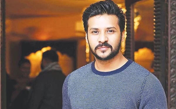 লকডাউনে নিজের নতুন লুক তৈরি করছেন নিরব