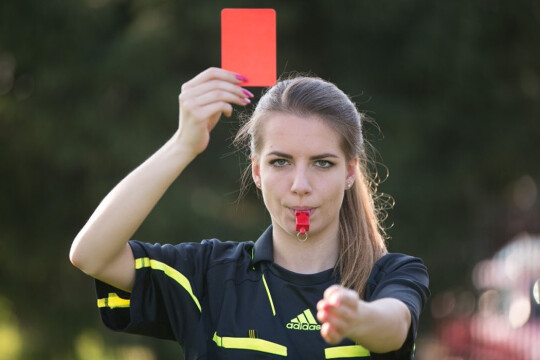 যেকারণে ফ্রান্স-আর্জেন্টিনা ম্যাচ নিয়ে উচ্ছ্বসিত ‘সেক্সিয়েস্ট রেফারি’ ক্যারোলিনা