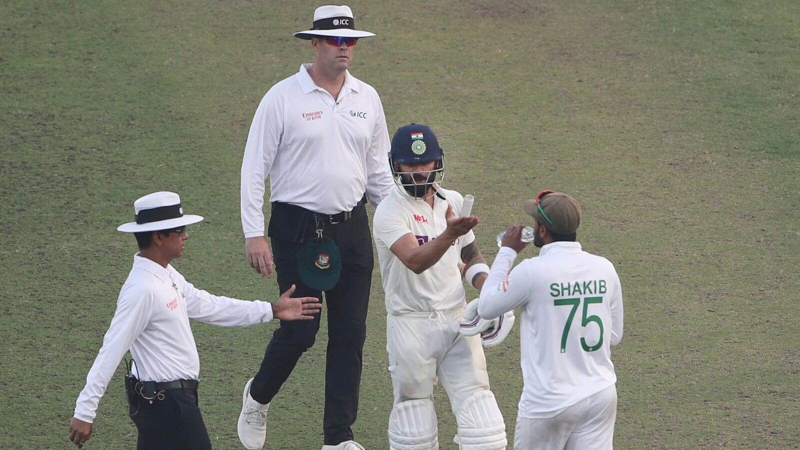 কেউ বলে না কে কী বলেছে কোহলিকে: সাকিব