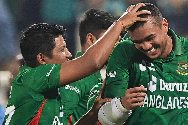 ইংল্যান্ডকে হারিয়ে বাংলাদেশের ঐতিহাসিক সিরিজ জয়