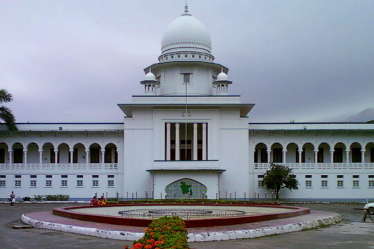 সরকারি কর্মচারী গ্রেপ্তারে পূর্বানুমতির বিধান নিয়ে প্রশ্ন হাই কোর্টের