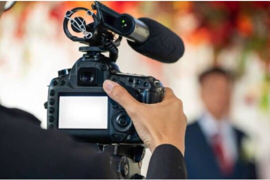 খাবার না পেয়ে বিয়ের সব ছবি ডিলেট করে দিলেন ফটোগ্রাফার!