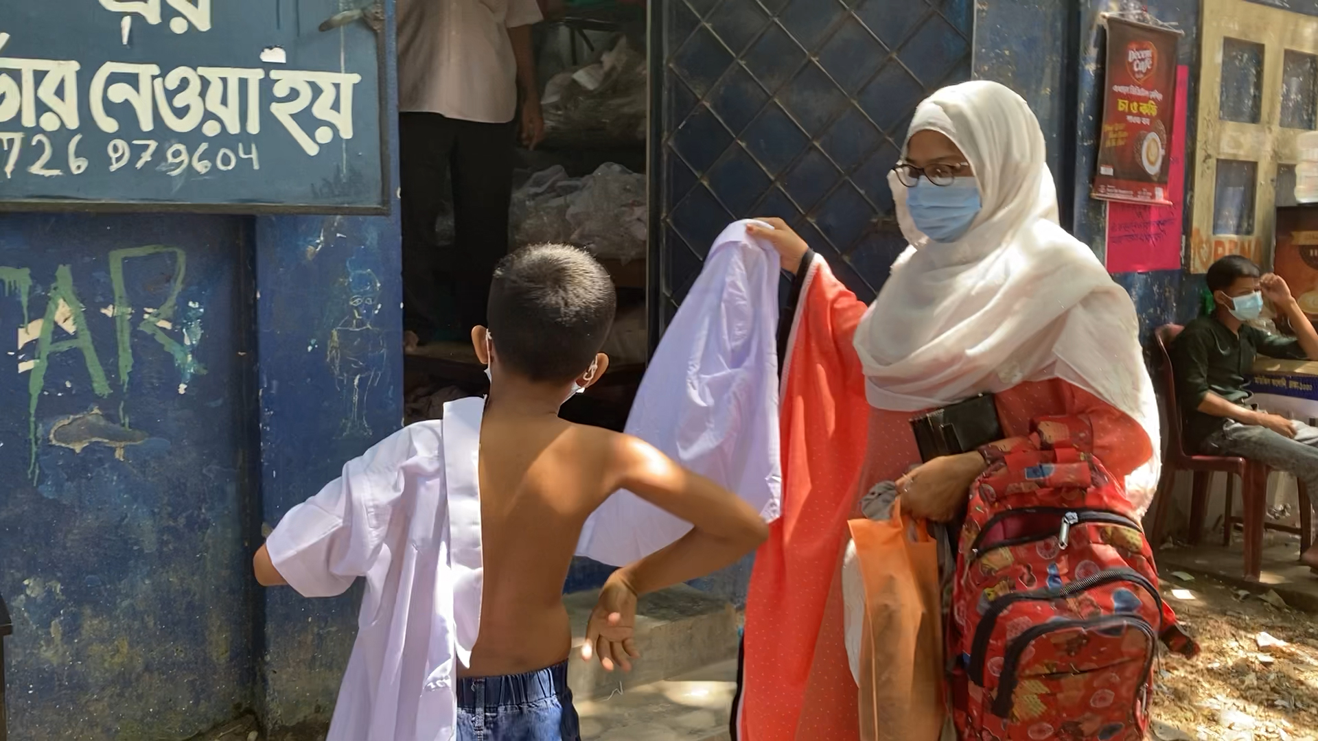 দর্জির দোকান থেকেই স্কুল ড্রেস পরছে অনেকে