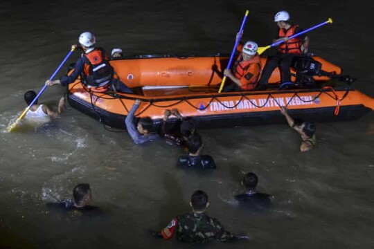 নদীতে ডুবে প্রাণ গেল ১১ শিক্ষার্থীর