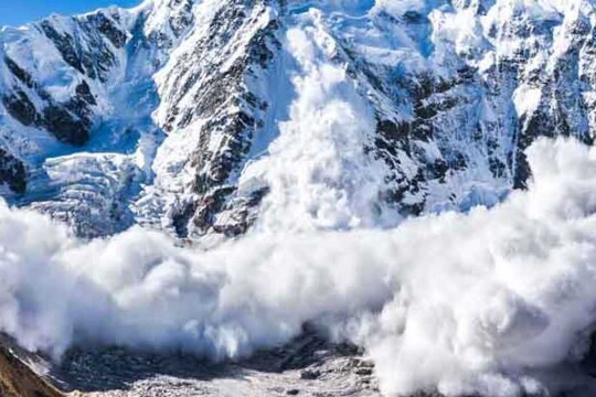 তুষারধসে ১০ ভারতীয় পর্বতারোহীর মৃত্যু