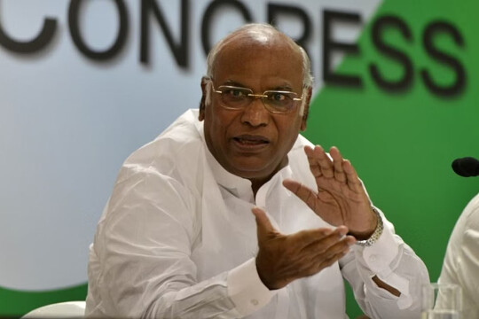 মল্লিকার্জুন খাড়গে: ভারতে দলিত এক কংগ্রেস নেতার দলের ভাবমূর্তি উদ্ধারের লড়াই