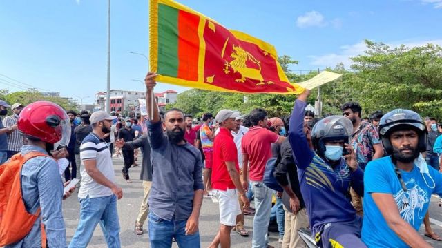 শ্রীলঙ্কা: প্রতিবেশী দেশ টালমাটাল, তবু কেন হাত গুটিয়ে বসে আছে ভারত?