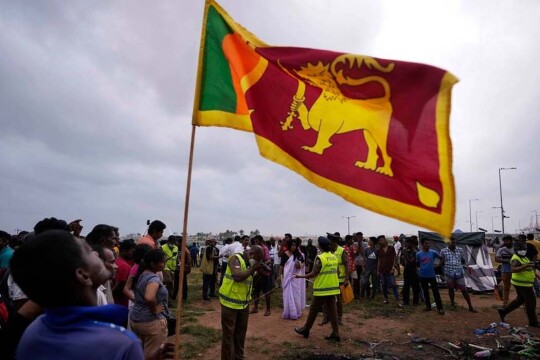 প্রেসিডেন্ট ও প্রধানমন্ত্রীর পদতাগ ঘোষণায় শান্ত শ্রীলংকার রাজধানী