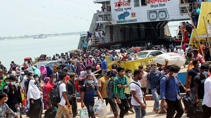 শিমুলিয়ায় ঈদের আগের দিনও ঘরমুখো মানুষের ঢল